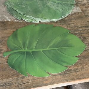 24 Green Leaf-Shaped Placemats
